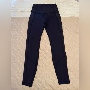 Women’s Lululemon Navy Legging with mesh sides - Size 8